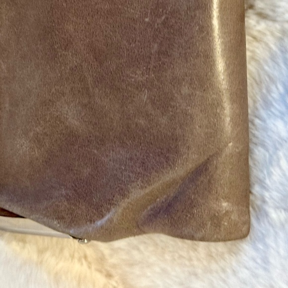 HOBO The Original Lauren Clutch Wallet Taupe - Picture 9 of 10